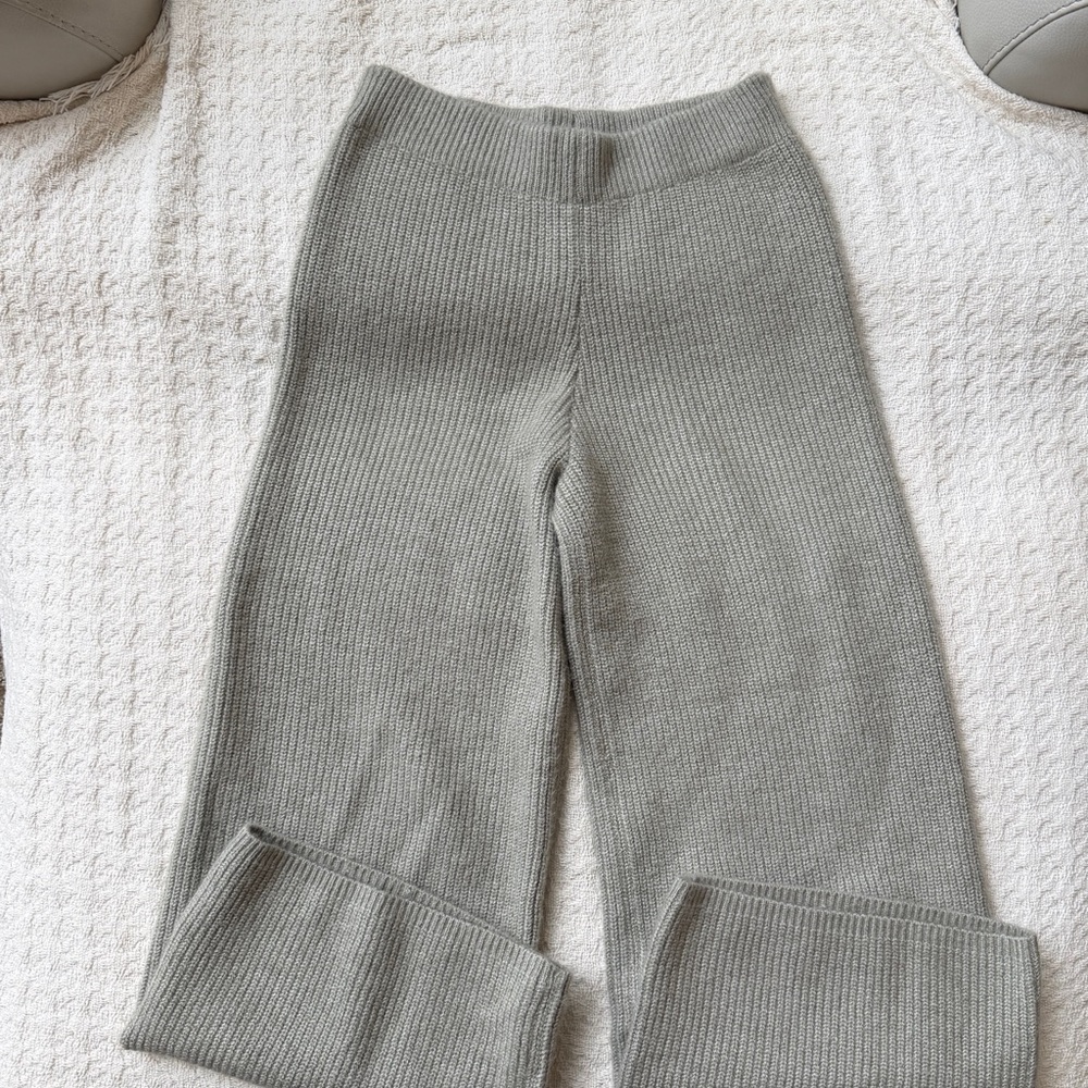 Women’s green/gray fleece knit lounge pants